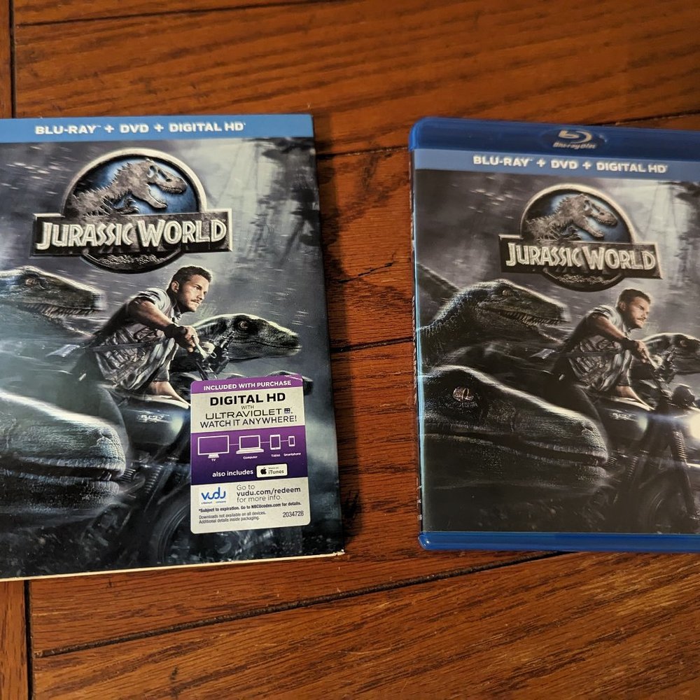Jurassic World Blu-Ray + DVD 2015 Chris Pratt Dallas Bryce Howard Slipcover